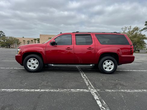 Used 2013 Chevrolet Suburban LT image 9