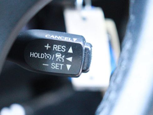 Used 2018 Toyota RAV4 XLE FWD image 21