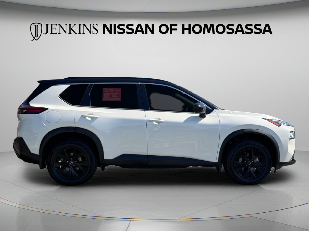 Used 2023 Nissan Rogue SV w/ SV Premium B Package FWD image 2