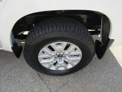 Used 2022 Nissan Frontier SV w/ Technology Package image 10