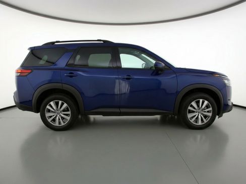 Used 2025 Nissan Pathfinder SV FWD image 11