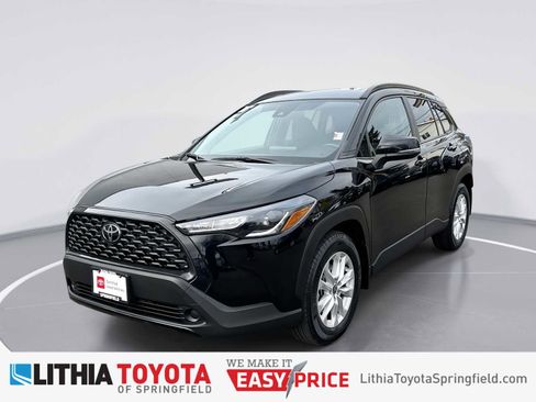 Certified 2022 Toyota Corolla Cross LE image 1