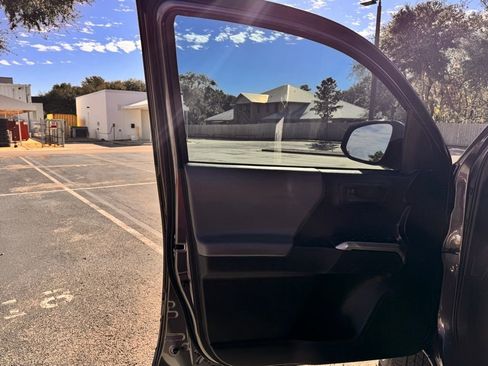 Used 2022 Toyota Tacoma SR5 image 32