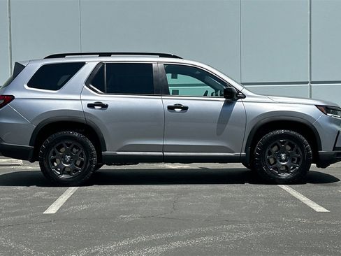 New 2025 Honda Pilot TrailSport image 3