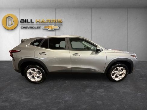 New 2026 Chevrolet Trax LS w/ LS Convenience Package FWD image 10