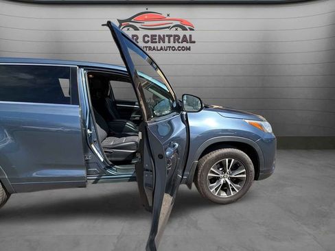 Used 2017 Toyota Highlander Plus AWD/4WD image 28