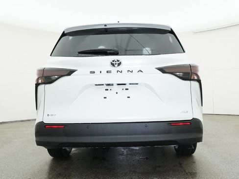 New 2026 Toyota Sienna XLE image 13