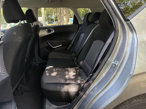 Used 2025 Kia Soul LX w/ LX Technology Package FWD image 35