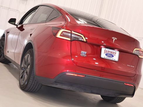 Used 2025 Tesla Model Y Long Range AWD/4WD image 32