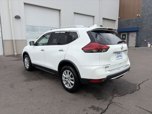 Used 2017 Nissan Rogue SV w/ SV Premium Package AWD/4WD image 7