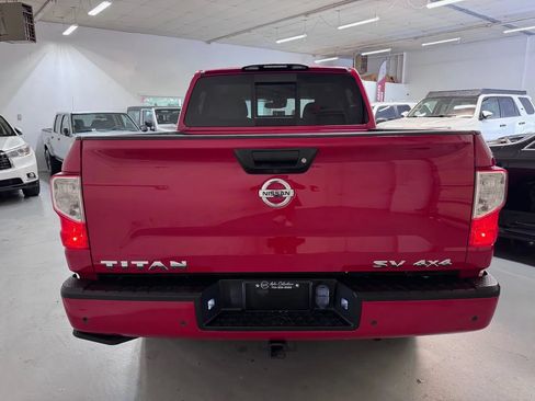 Used 2021 Nissan Titan SV w/ SV Convenience Package AWD/4WD image 4