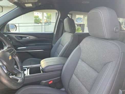 Used 2025 Chevrolet Traverse LT image 28