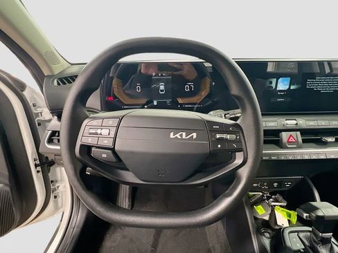 New 2025 Kia K4 LXS image 11