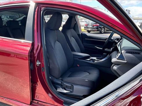 Used 2020 Toyota Camry LE image 8