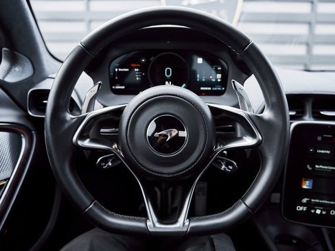 Used 2023 McLaren Artura image 46