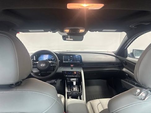 Certified 2025 Hyundai Elantra Limited FWD image 22