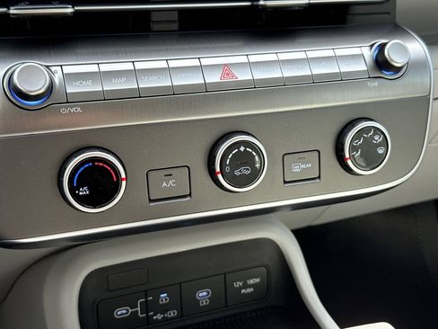 New 2026 Hyundai Elantra Limited FWD image 24