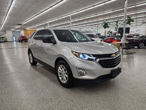Used 2020 Chevrolet Equinox LT w/ Driver Convenience Package FWD image 4