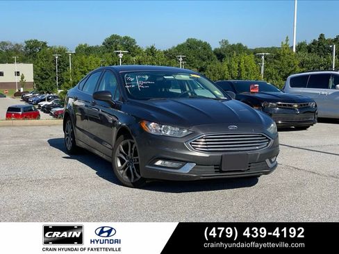 Used 2017 Ford Fusion SE w/ Equipment Group 201A FWD image 1