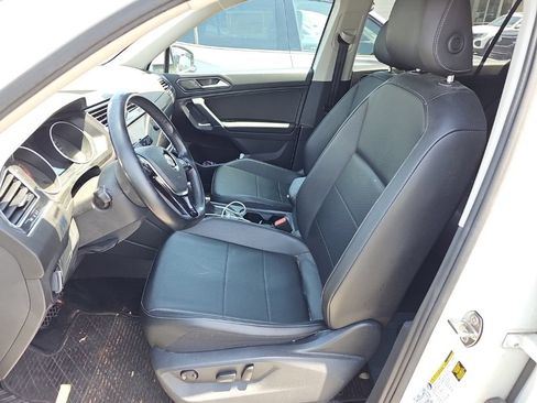 Used 2018 Volkswagen Tiguan SE AWD/4WD image 11