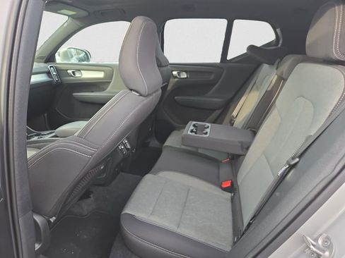 Used 2025 Volvo XC40 B5 Core image 15