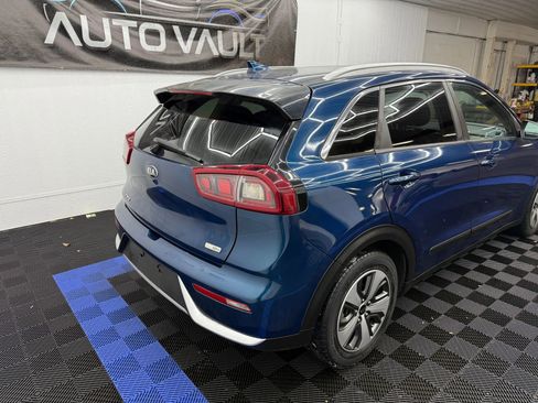 Used 2018 Kia Niro LX image 3