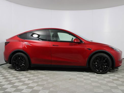 Used 2021 Tesla Model Y Long Range image 32