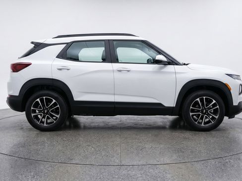 Used 2025 Chevrolet TrailBlazer LT FWD image 11