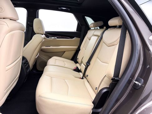 Used 2019 Cadillac XT5 Luxury FWD image 32