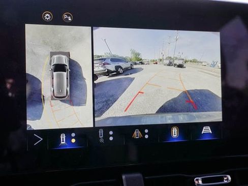 Used 2025 Chevrolet Equinox LT w/ Safety and Technology Package FWD image 19