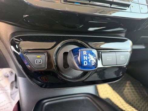 Used 2022 Toyota Prius L Eco FWD image 24