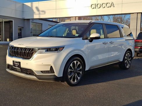 Used 2022 Kia Carnival EX FWD image 6