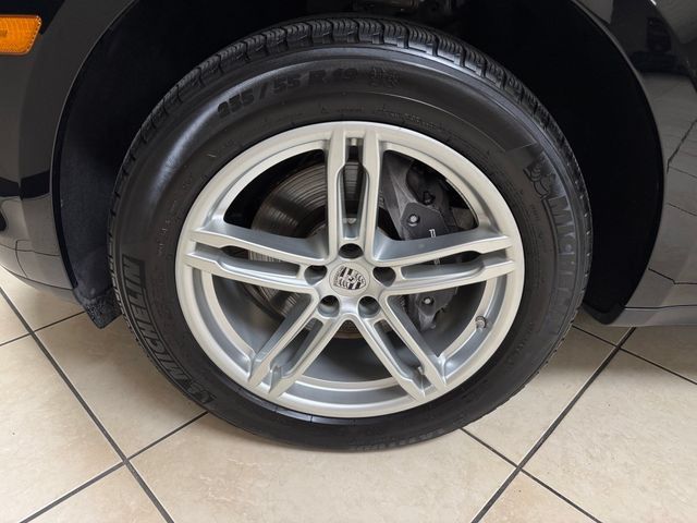 Used 2025 Porsche Macan AWD/4WD image 24