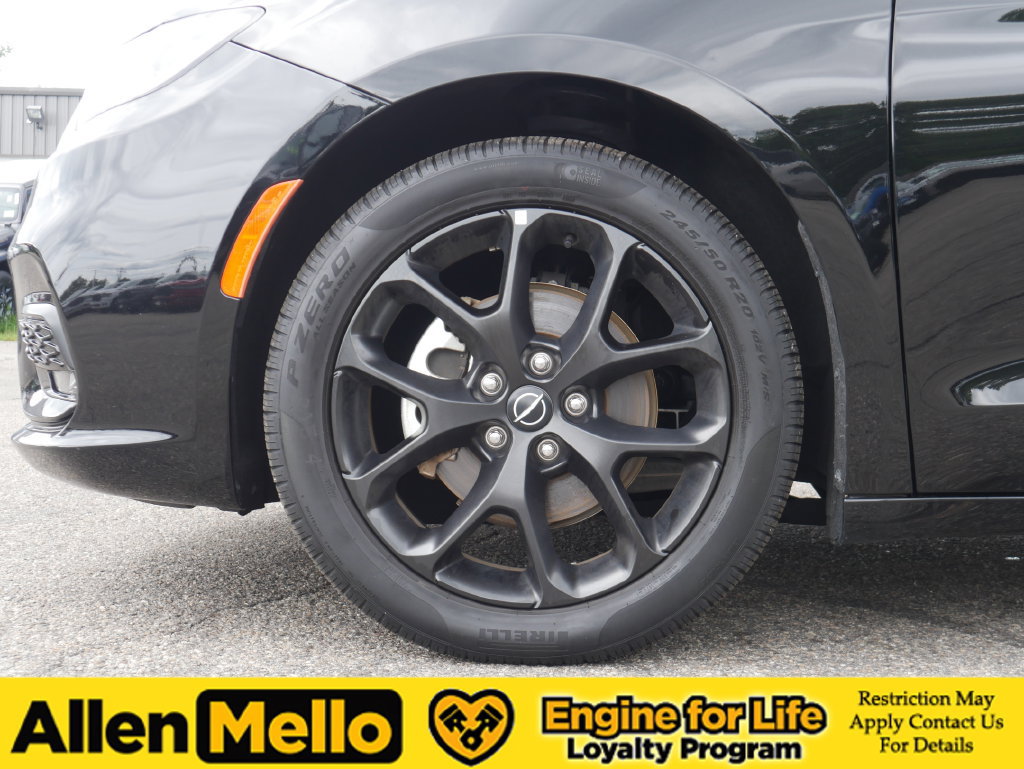 Used 2025 Chrysler Pacifica Limited FWD image 10