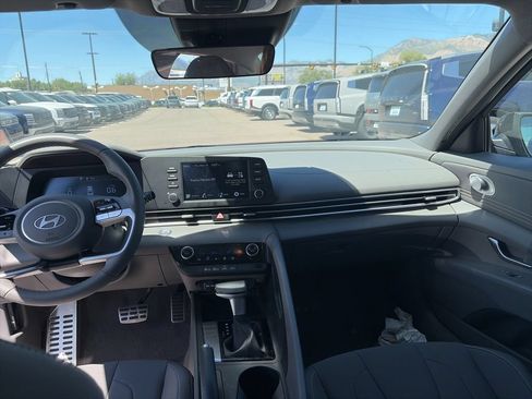 Used 2025 Hyundai Elantra Sport FWD image 19