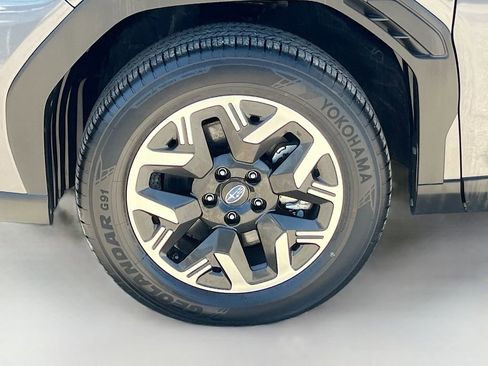 Used 2025 Subaru Forester AWD/4WD image 28