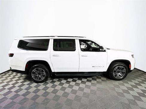 Used 2024 Jeep Wagoneer L Series II image 8