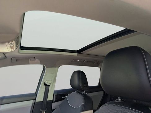 Certified 2023 Volkswagen Taos SE w/ Panoramic Sunroof Package FWD image 19