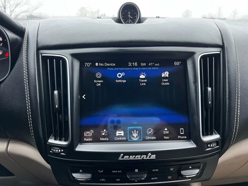 Used 2018 Maserati Levante GranLusso AWD/4WD image 20