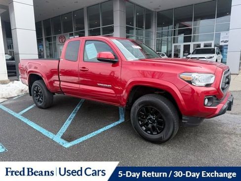 Used 2022 Toyota Tacoma SR5 w/ SR5 Appearance Package (SM) image 3