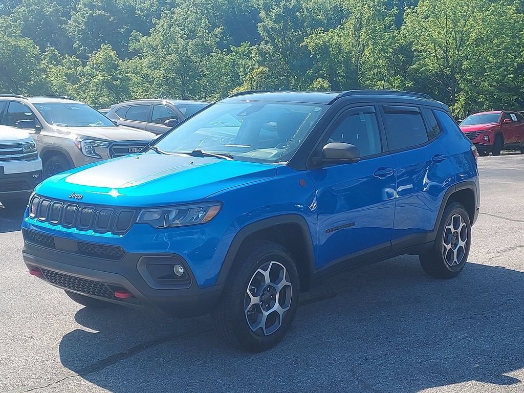 Used 2022 Jeep Compass Trailhawk w/ Trailhawk Convenience Group AWD/4WD image 3