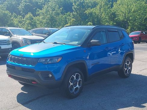 Used 2022 Jeep Compass Trailhawk w/ Trailhawk Convenience Group AWD/4WD image 3