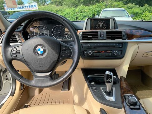 Used 2014 BMW 320i xDrive Sedan AWD/4WD image 19