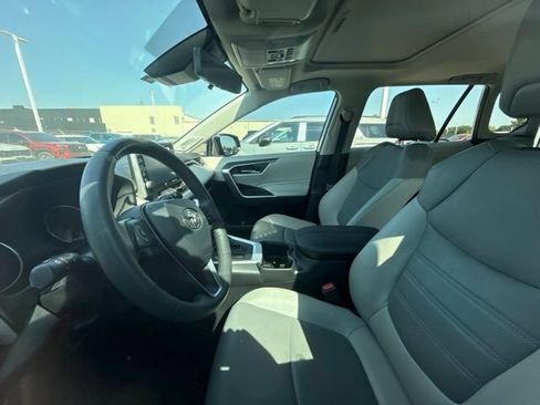 Used 2022 Toyota RAV4 XLE Premium FWD image 10