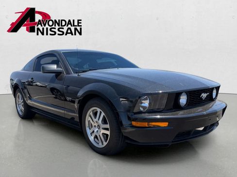 Used 2005 Ford Mustang GT RWD image 2