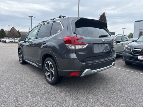 Used 2022 Subaru Forester Touring image 3