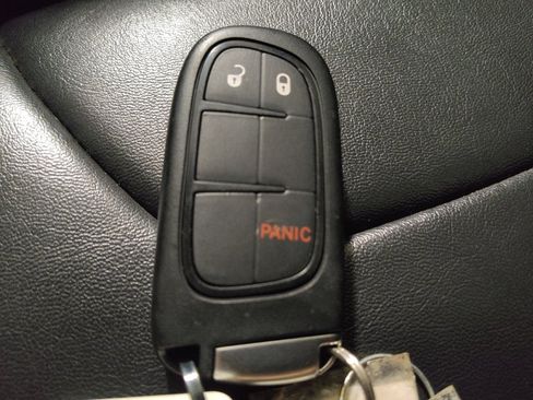 Used 2020 Jeep Cherokee Latitude Plus FWD image 32