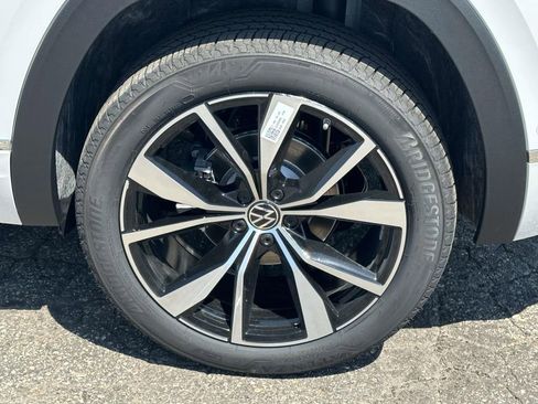 New 2026 Volkswagen Atlas Cross Sport SEL Premium R-Line AWD/4WD image 8