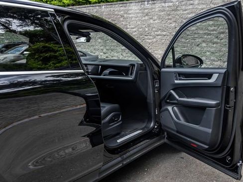 Used 2024 Porsche Cayenne AWD/4WD image 15