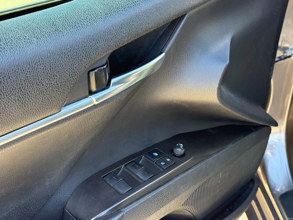 Used 2021 Toyota Camry SE FWD image 11